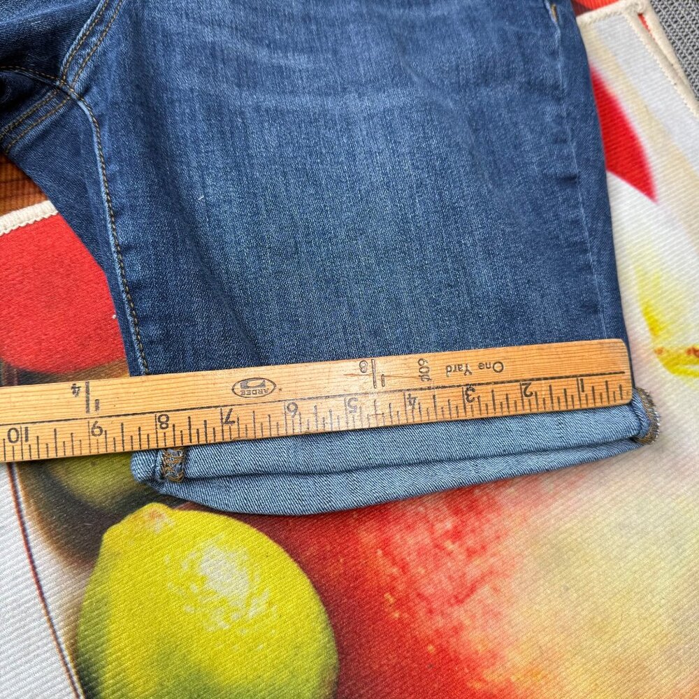 Sonoma Womens Size 10P Blue Denim Bermuda Shorts Cuffed Stretch Everyday Wear - Picture 8 of 8